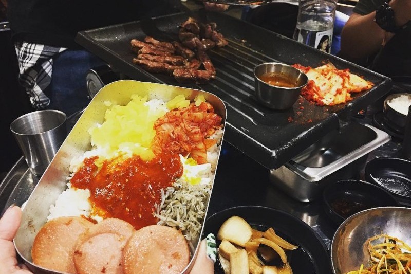 ハハ＆キム・ジョングクの401精肉食堂 弘大店 (3/11)