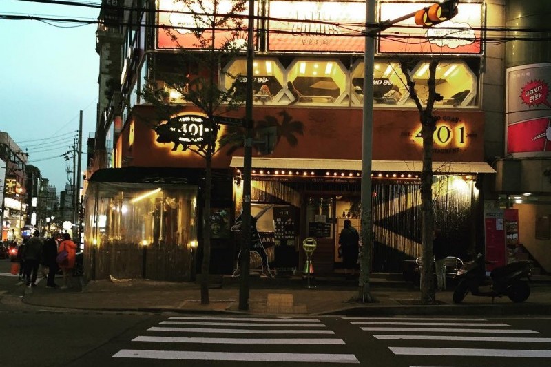 ハハ＆キム・ジョングクの401精肉食堂 弘大店 (4/11)