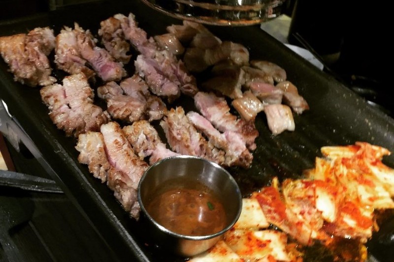 ハハ＆キム・ジョングクの401精肉食堂 弘大店 (9/11)