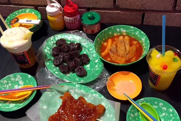 子供時代のノルスタジアを刺激する店 : 懐かしいあの味が食べられる！"給食"が食べられるお店