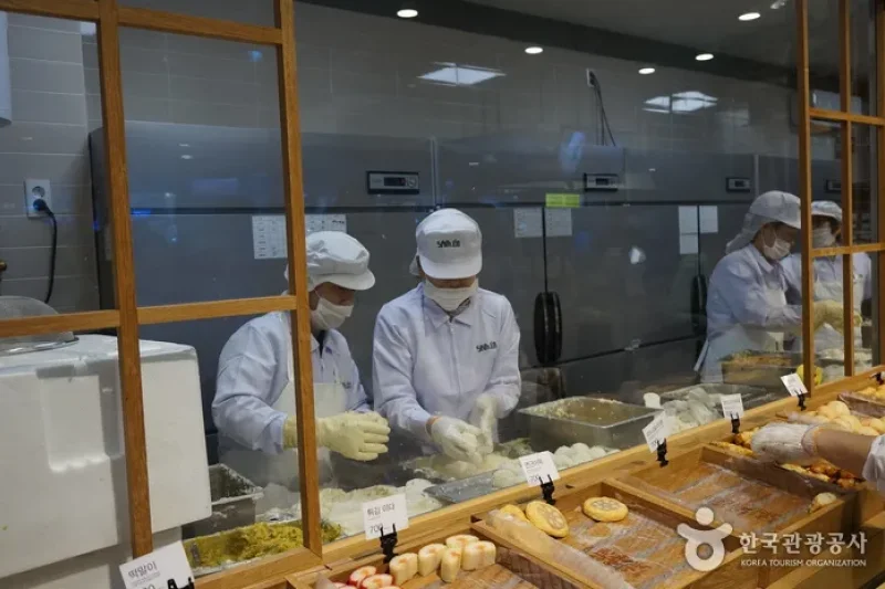 三進オムク体験・歴史館 (2/8)