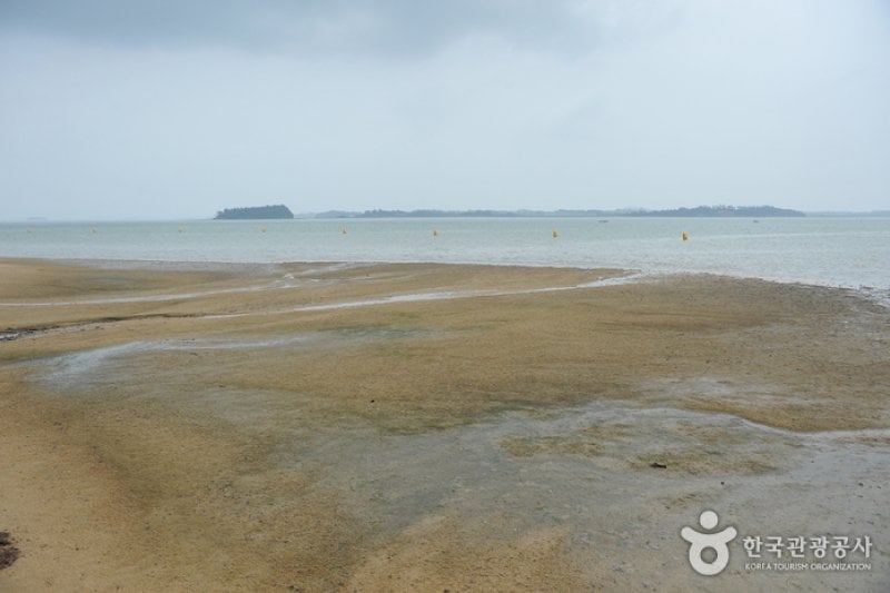 トンモリ海水浴場 (2/6)