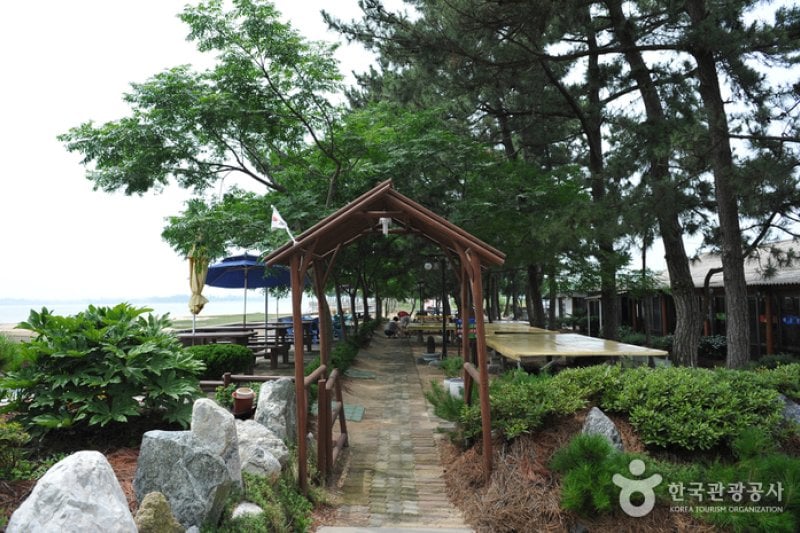 トンモリ海水浴場 (3/6)