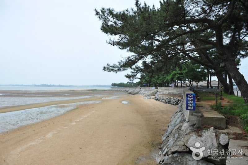 トンモリ海水浴場 (4/6)