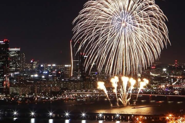 秋の夜空に花開く「ソウル世界花火祭り」、「釜山花火祭り」開催
