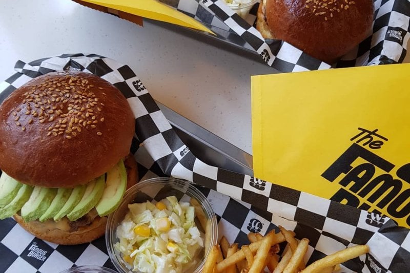 THE FAMOUS BURGER (2/15)