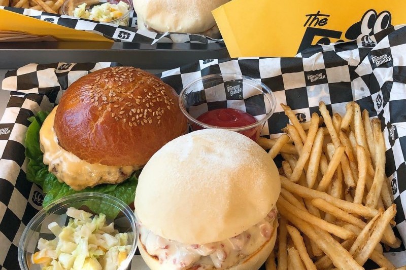 THE FAMOUS BURGER (11/15)