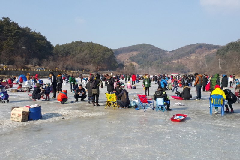 水清き楊坪大自然ワカサギマス祭り2018（물맑은 양평 대자연 빙어송어축제 2018） (17/20)