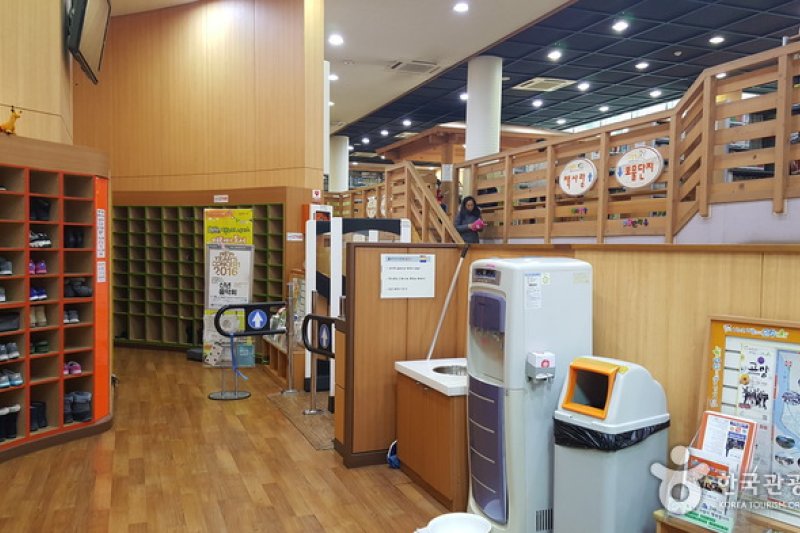 高陽市立 注葉子ども図書館（고양시립 주엽어린이도서관） (5/9)
