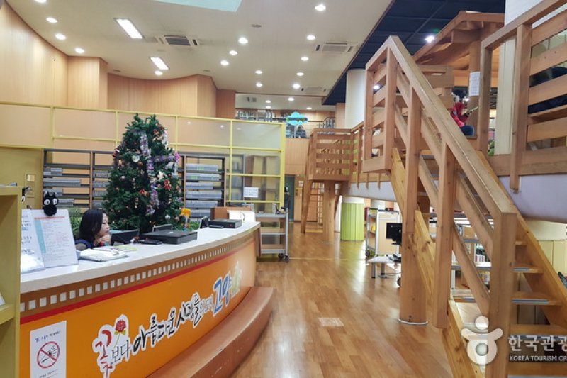 高陽市立 注葉子ども図書館（고양시립 주엽어린이도서관） (6/9)