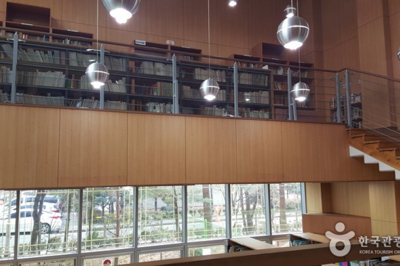 高陽市立 注葉子ども図書館（고양시립 주엽어린이도서관） (7/9)