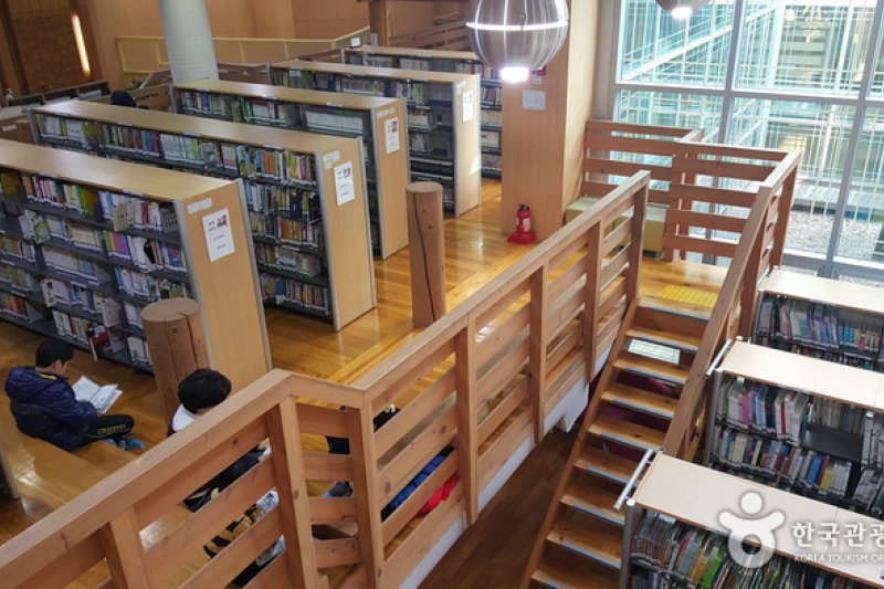 高陽市立 注葉子ども図書館（고양시립 주엽어린이도서관） (8/9)