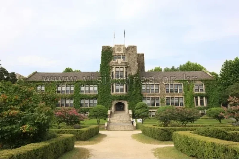 ソウル 延世大学校 アンダーウッド館（서울 연세대학교 언더우드관） (1/12)