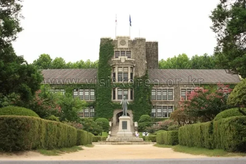 ソウル 延世大学校 アンダーウッド館（서울 연세대학교 언더우드관） (2/12)