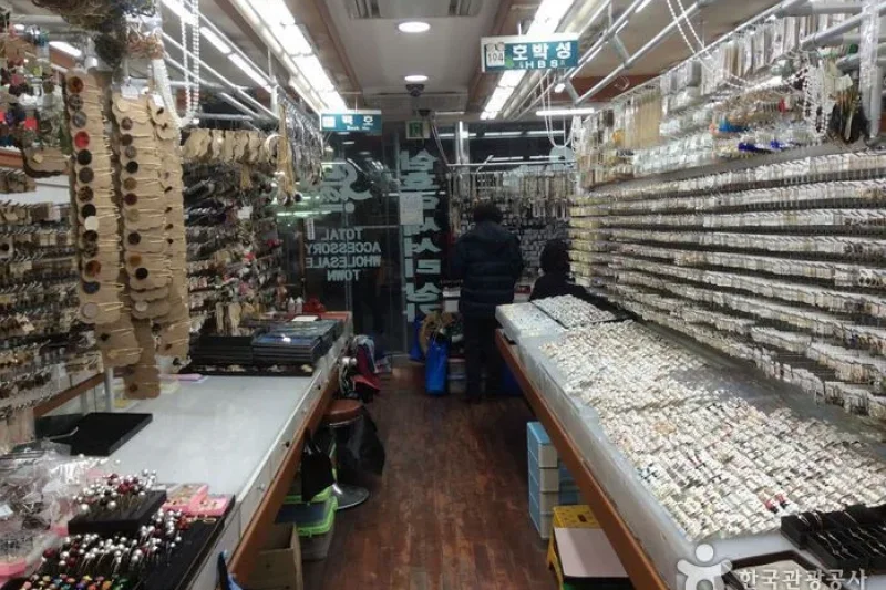 南大門アクセサリー商店街（남대문 액세사리상가） (1/13)