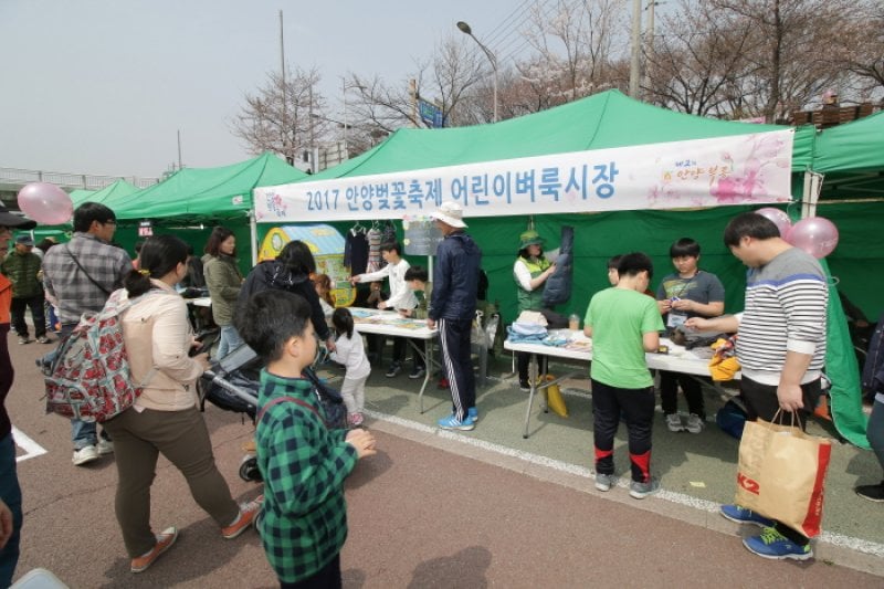 安養忠勲桜祭り（안양충훈 벚꽃축제 2018） (2/10)