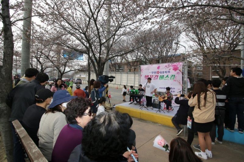 安養忠勲桜祭り（안양충훈 벚꽃축제 2018） (4/10)