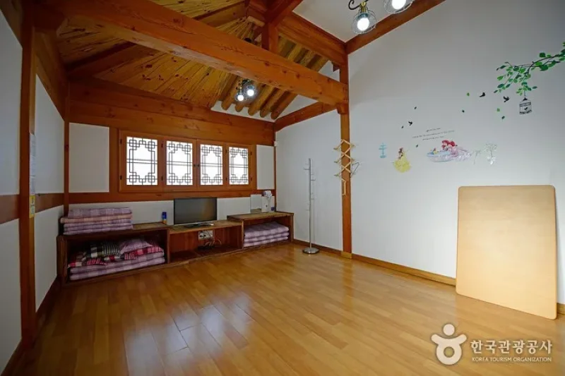 韓屋体験村サルリムチェ[韓国観光品質認証]（한옥체험마을살림채[한국관광품질인증/Korea Quality]） (1/6)