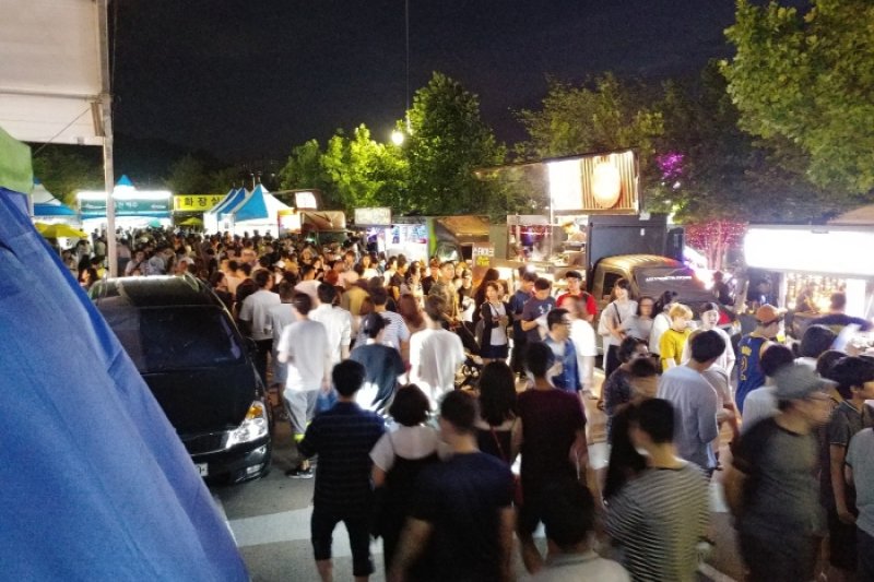 洪川江 星光音楽ビール祭り (1/4)