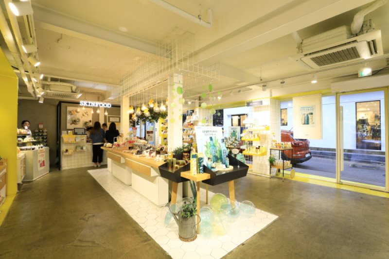 SKINFOODカロスキル支店[韓国観光品質認証]（스킨푸드 가로수길지점 [한국관광품질인증/Korea Quality]） (2/15)