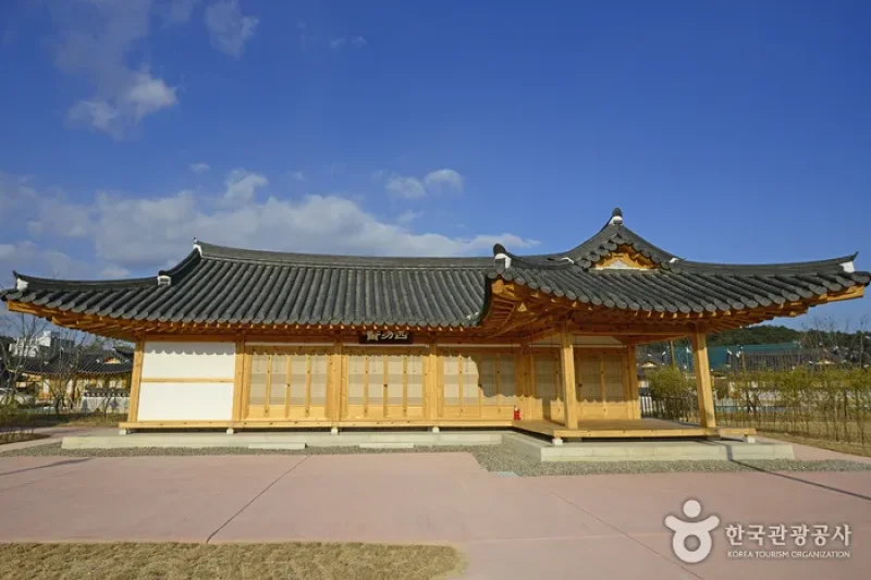 江陵烏竹韓屋村[韓国観光品質認証]（강릉오죽한옥마을[한국관광품질인증제/ Korea Quality]） (1/13)