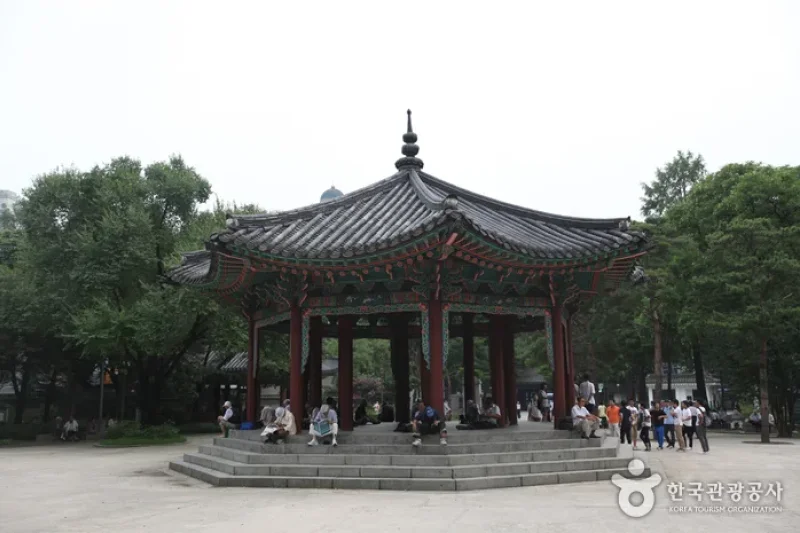 タプコル公園 八角亭（탑골공원 팔각정） (3/13)