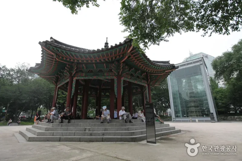 タプコル公園 八角亭（탑골공원 팔각정） (4/13)