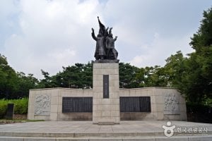 3.1独立宣言記念塔（3.1독립선언기념탑）