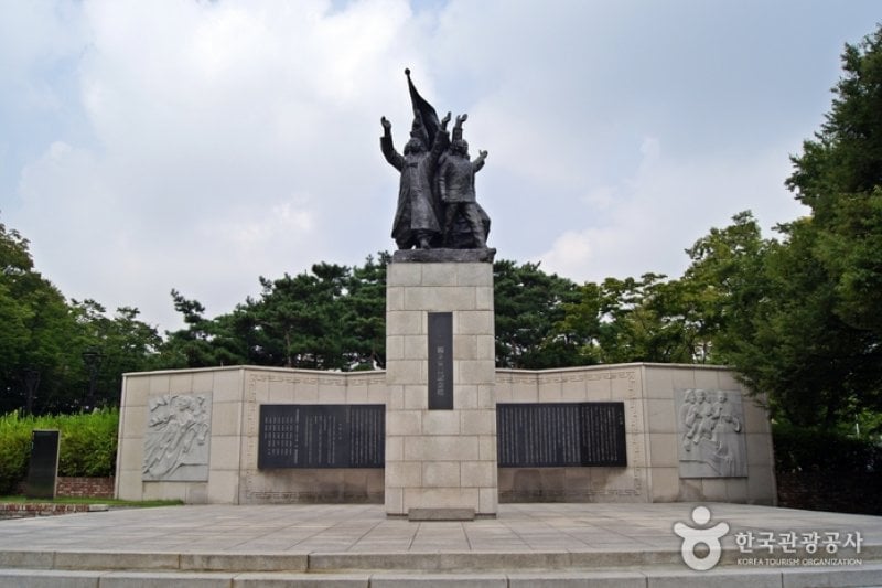 3.1独立宣言記念塔（3.1독립선언기념탑） (1/19)