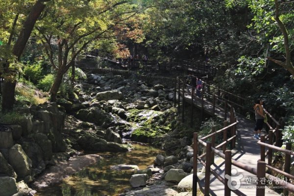 津寛寺渓谷（진관사계곡）