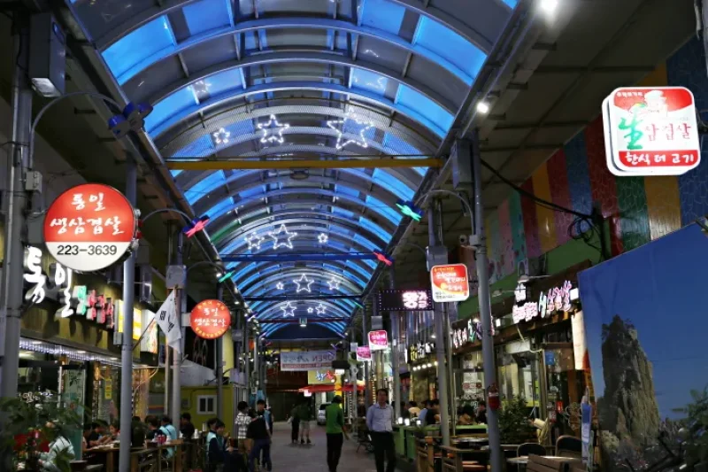 西門風物夜市場&amp;西門市場サムギョプサル通り（서문풍물야시장 &amp; 서문시장삼겹살거리） (1/4)