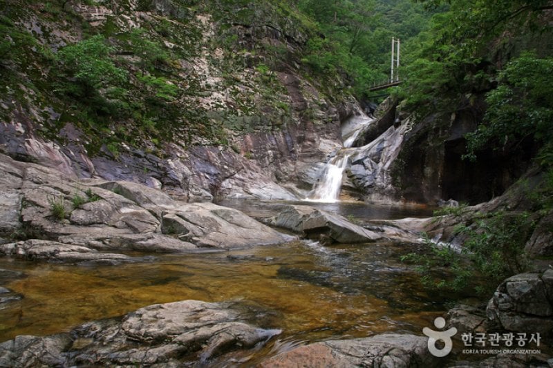 徳邱渓谷（慶尚北道東海岸国家地質公園）（덕구계곡 (경북 동해안 국가지질공원) ） (1/5)