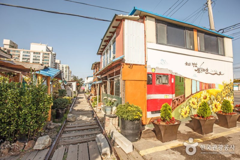 京岩洞線路村（경암동 철길마을） (1/6)