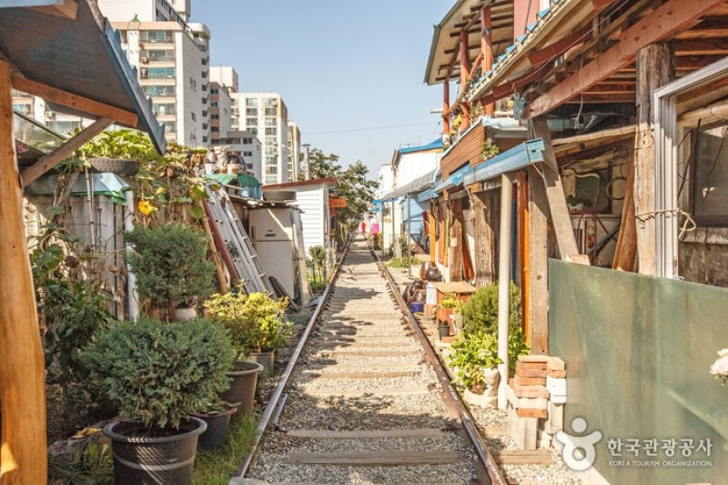 京岩洞線路村（경암동 철길마을） (2/6)