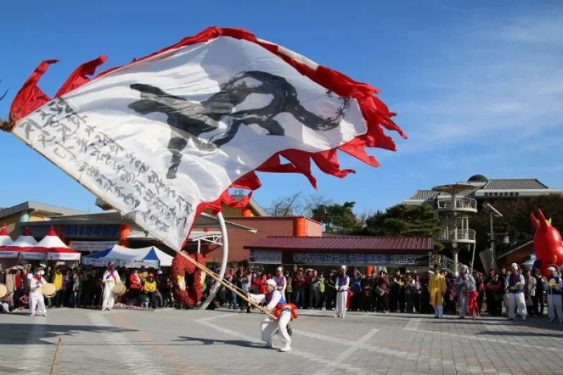 [文化観光祭り] 鎮安紅参祭り（[문화관광축제] 진안 홍삼축제） (1/5)