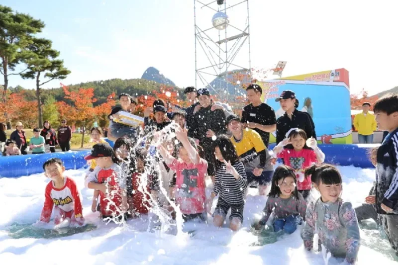 [文化観光祭り] 鎮安紅参祭り（[문화관광축제] 진안 홍삼축제） (2/5)