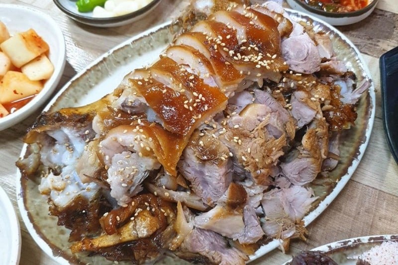コンドク(孔徳)市場豚足店通り (3/7)