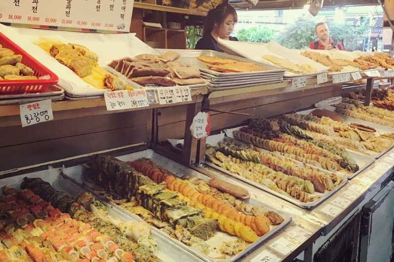コンドク(孔徳)市場豚足店通り (6/7)