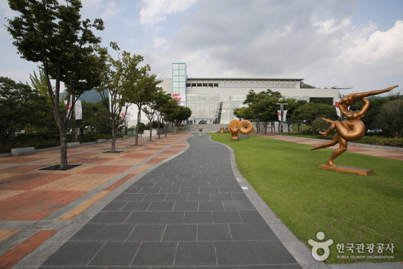慶南道立美術館（경남도립미술관） (1/6)
