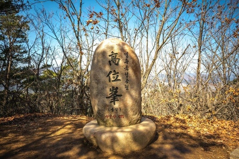 慶州 南山 神仙庵磨崖菩薩半跏像（경주 남산 신선암 마애보살반가상） (1/7)