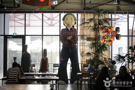 八福芸術工場（팔복예술공장）