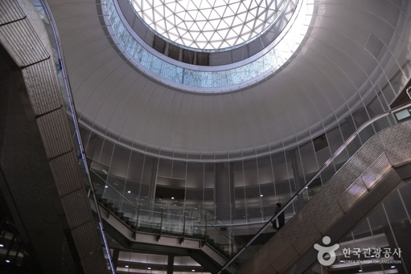 緑莎坪駅 地下芸術庭園（녹사평역 지하예술정원） (7/7)