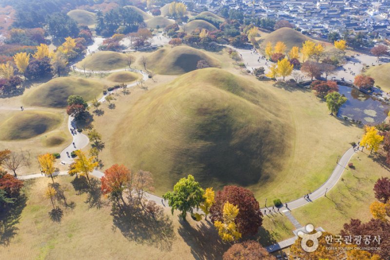 慶州大陵苑一帯（경주 대릉원 일원） (1/3)