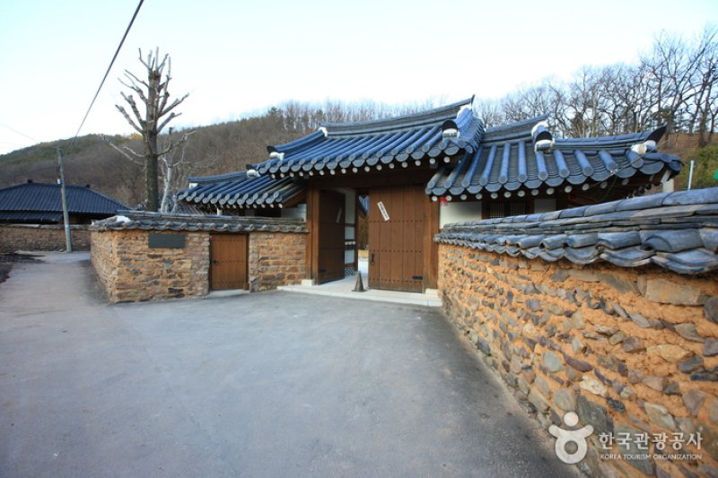 湖巌 李秉喆先生生家（호암 이병철선생 생가） (1/6)