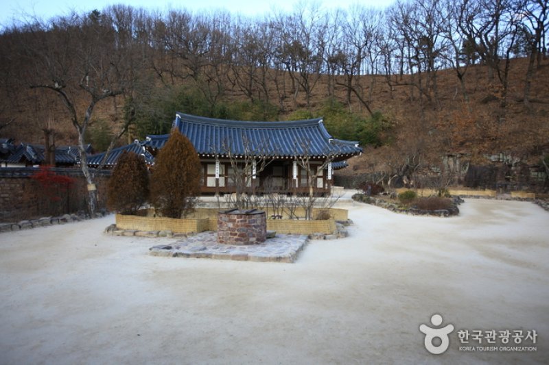 湖巌 李秉喆先生生家（호암 이병철선생 생가） (2/6)