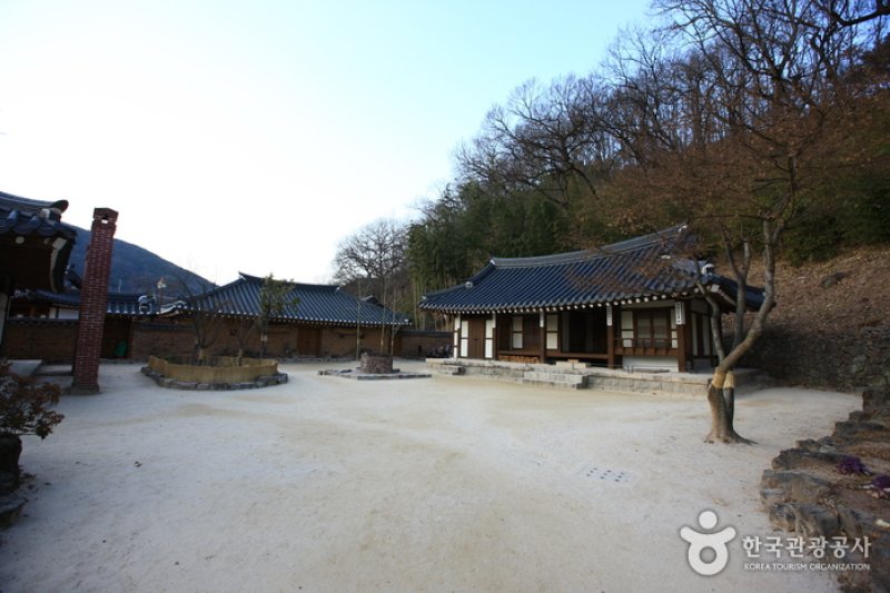 湖巌 李秉喆先生生家（호암 이병철선생 생가） (4/6)