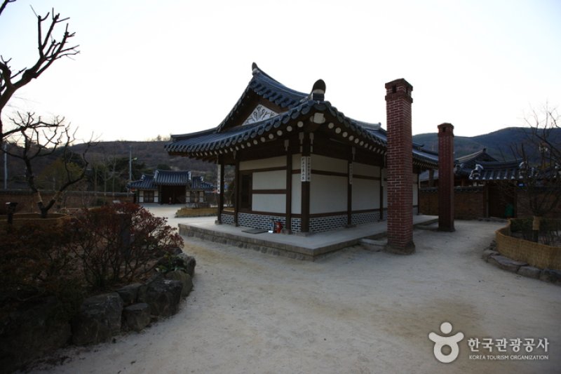 湖巌 李秉喆先生生家（호암 이병철선생 생가） (5/6)