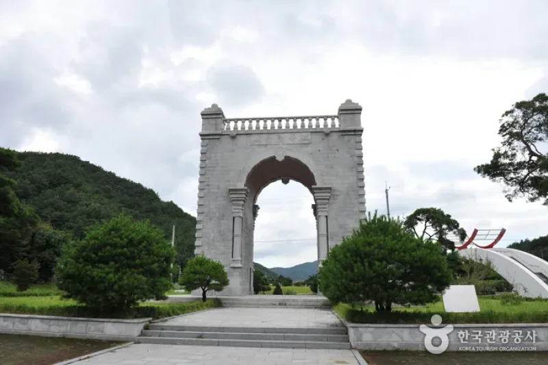 松斎 徐載弼先生生家と記念公園（송재 서재필선생 생가와 기념공원） (1/4)