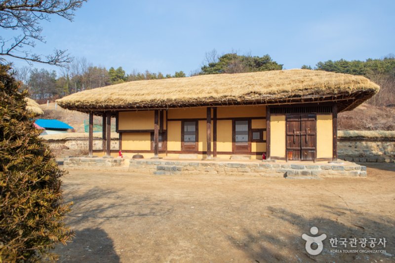 趙炳玉博士生家地（조병옥박사 생가지） (1/5)