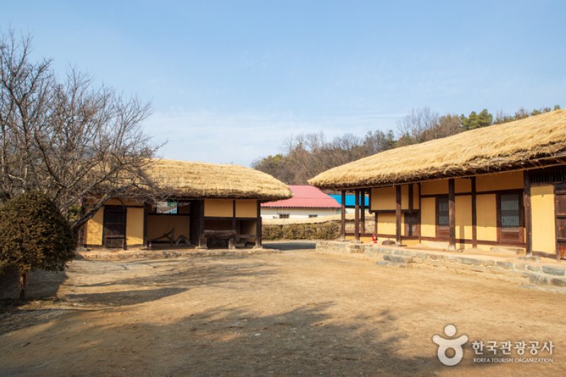 趙炳玉博士生家地（조병옥박사 생가지） (2/5)